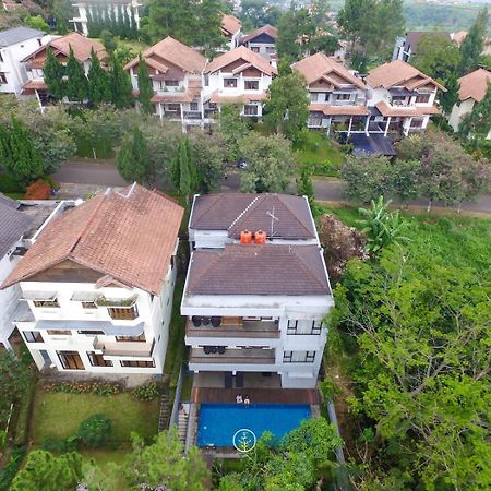 Hikari Hill View Villa 7 Bedrooms With A Private Swimming Pool And Billiard บันดุง ภายนอก รูปภาพ