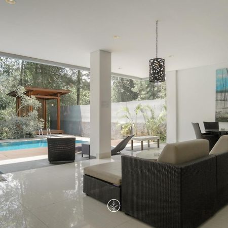 Hikari Hill View Villa 7 Bedrooms With A Private Swimming Pool And Billiard บันดุง ภายนอก รูปภาพ