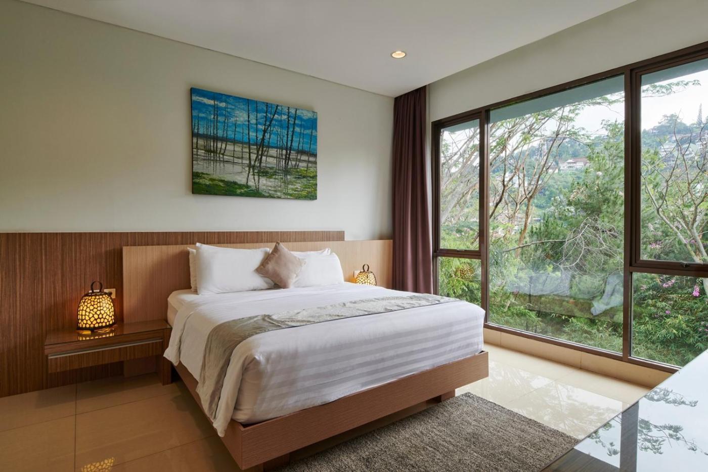 Hikari Hill View Villa 7 Bedrooms With A Private Swimming Pool And Billiard บันดุง ภายนอก รูปภาพ