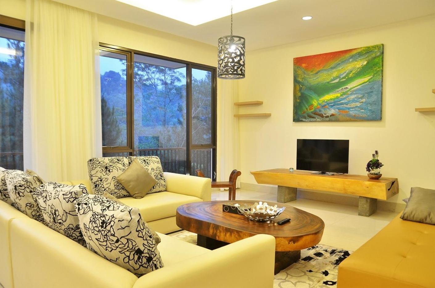 Hikari Hill View Villa 7 Bedrooms With A Private Swimming Pool And Billiard บันดุง ภายนอก รูปภาพ
