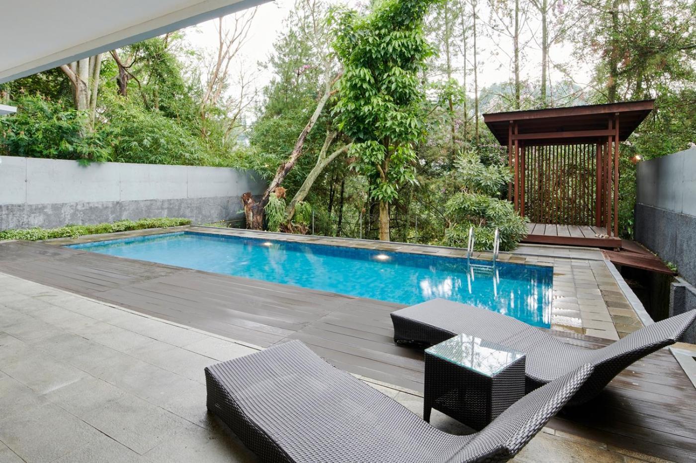 Hikari Hill View Villa 7 Bedrooms With A Private Swimming Pool And Billiard บันดุง ภายนอก รูปภาพ