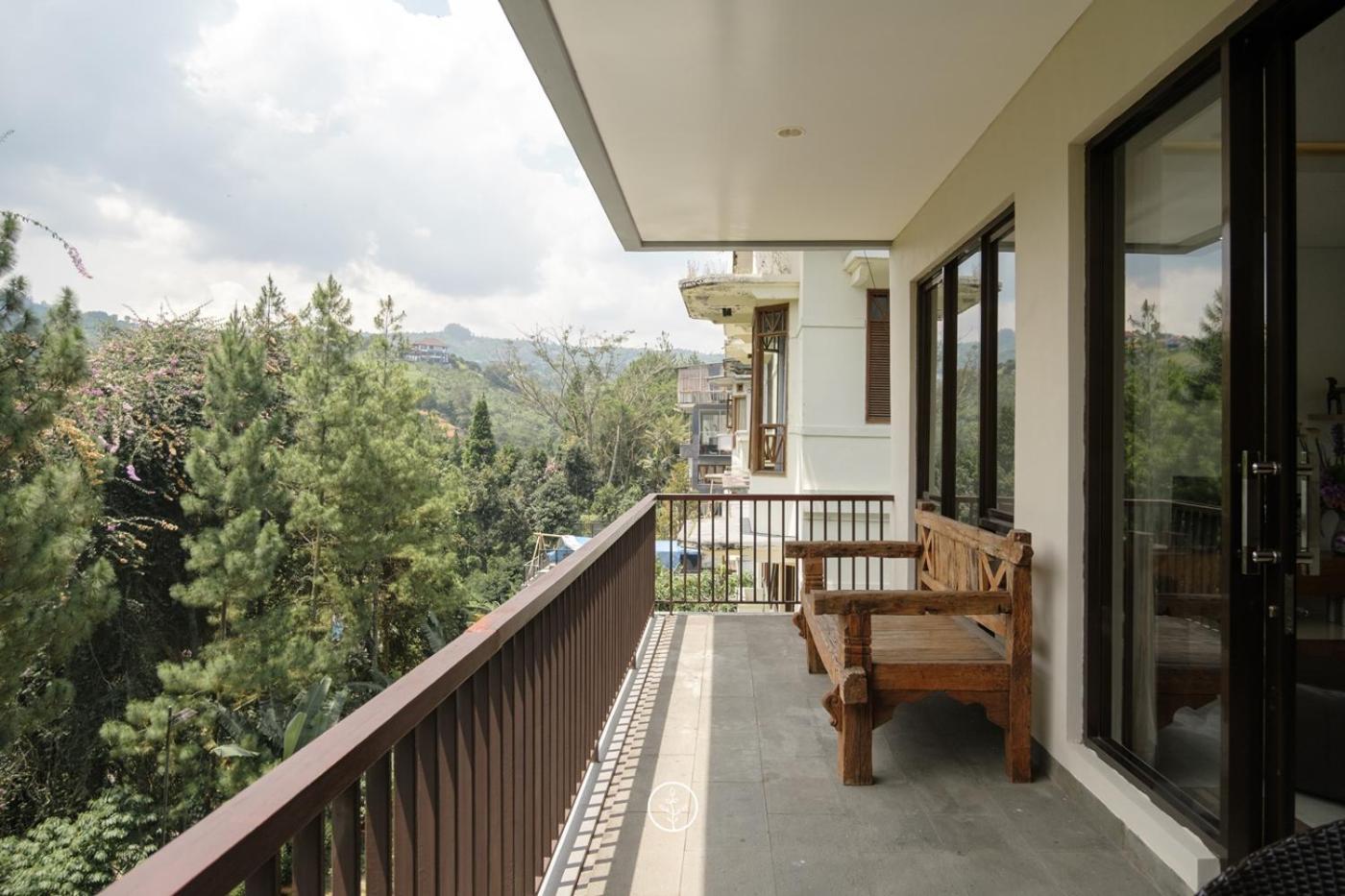Hikari Hill View Villa 7 Bedrooms With A Private Swimming Pool And Billiard บันดุง ภายนอก รูปภาพ