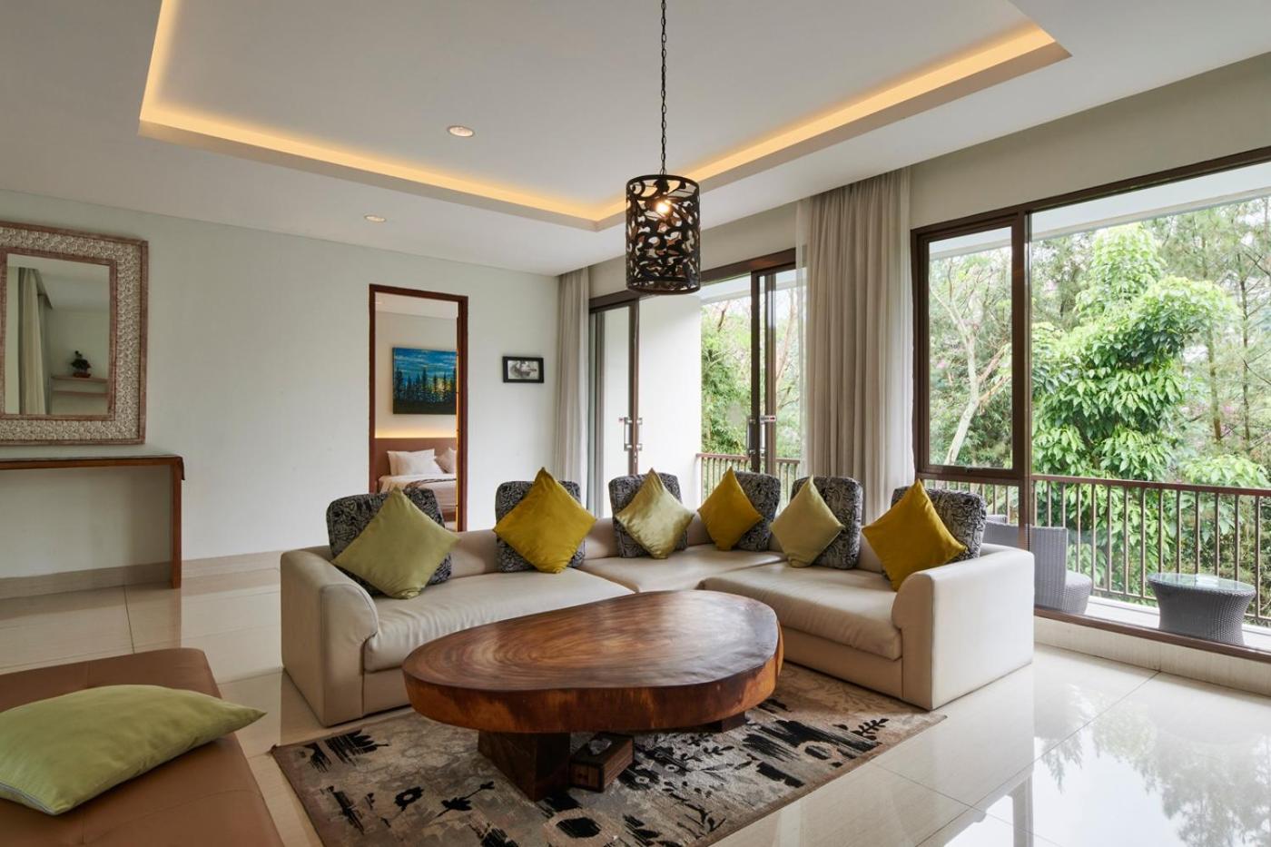 Hikari Hill View Villa 7 Bedrooms With A Private Swimming Pool And Billiard บันดุง ภายนอก รูปภาพ