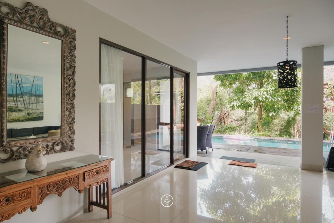 Hikari Hill View Villa 7 Bedrooms With A Private Swimming Pool And Billiard บันดุง ภายนอก รูปภาพ